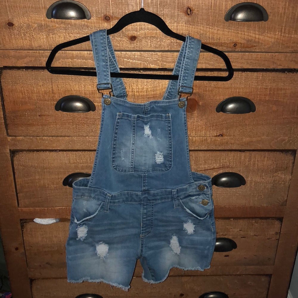 Blue Jean short overalls 👖